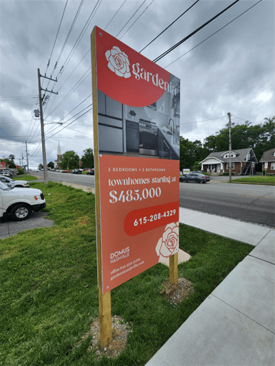 Pylon Signs Photo